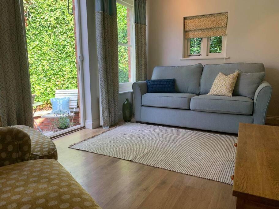 Beautiful Georgian Cottage Within A Private Walled Garden オークハム エクステリア 写真