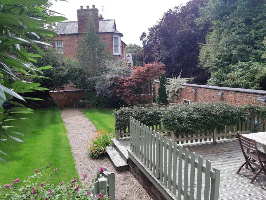 Beautiful Georgian Cottage Within A Private Walled Garden オークハム エクステリア 写真