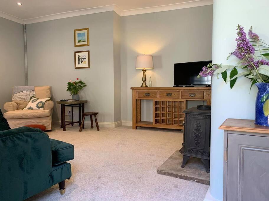 Beautiful Georgian Cottage Within A Private Walled Garden オークハム エクステリア 写真