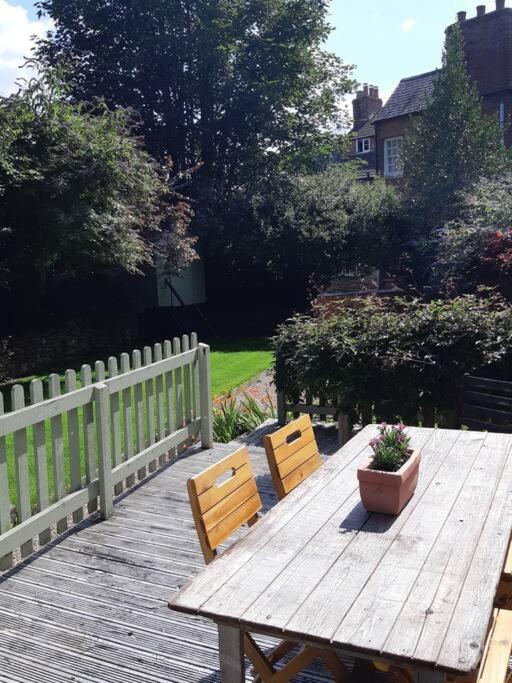 Beautiful Georgian Cottage Within A Private Walled Garden オークハム エクステリア 写真